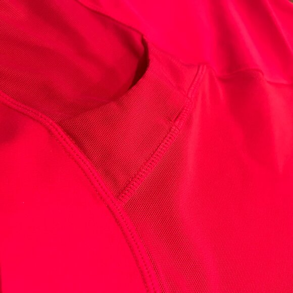 LULULEMON Deep V Athletic Tank **Size 8-10 Crossbody Mesh Back w Pocket W1D115 - Picture 13 of 13